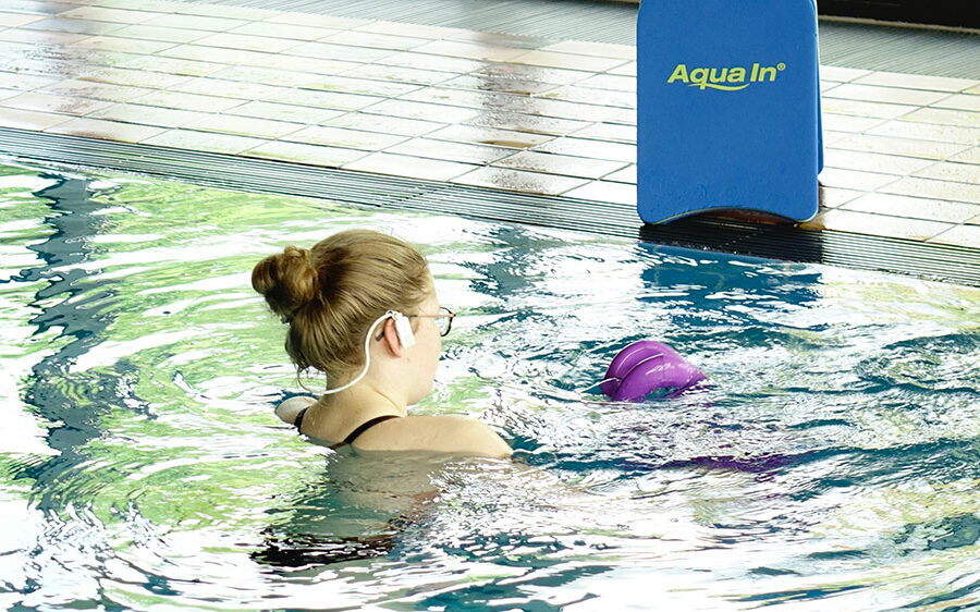 Aqua In Übungsprogramme im Hallenbad oder im Pool