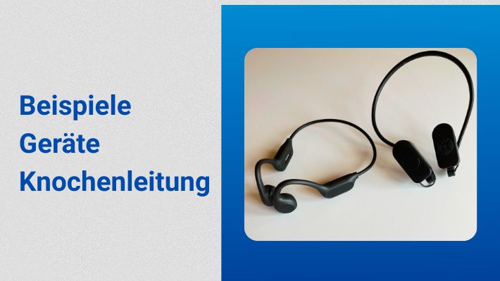 Im rechten Teil des Bildes sind zwei unterschiedliche MP3 Headsets in der Ausführung Knochenleitung abgebildet. Im linken Teil des Bildes steht in blauer Schrift auf grauem Hintergrund "Beispiele Geräte Knochenleitung". Das Bild ist im linken Teil grau hinterlegt. Im rechten Bildbereich ist der Hintergrund blau.