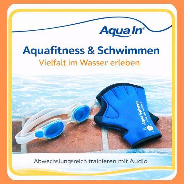Im Vordergrund des orangen umrandeten Bildes liegen blaue Aqua-Handschuhe und eine blaue-weiße Schwimmbrille auf roten Fliesen eines Beckenrandes. Im Hintergrund ist hellblaues Wasser zu sehen. Über den Geräten ist ein blauer Schriftzug mit dem Aqua In Logo. darunter steht in blauer Schrift: "Aquafitness & Schwimmen" und darunter in orangener Schrift " Vielfalt im Wasser erleben". Unter dem Sportzubehör steht in grauer Schrift: "Abwechslungsreich trainieren mit Audio".