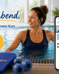 Produktbild für einen Audio-Aquafitness-Kurs am Donnerstagabend. Eine entspannte Frau trainiert mit blauen Kopfhörern selbstständig im Wasser eines hellen Schwimmbads. Die Stimmung vermittelt Feierabend, Leichtigkeit und Bewegung im Wasser. Im Vordergrund liegen Aquafitness-Geräte am Beckenrand. Rechts im Bild ist ein Smartphone mit der LiveVoice-Kursansicht und dem Kurs ‚Aquafitness mit Aqua In® Kurs 1‘ zu sehen. Darüber stehen die Texte ‚Feierabend‘ und ‚Audio-Aquafitness-Kurs‘ sowie in einem gelben Kreis „Live dabei sein“.