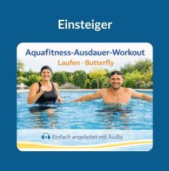 Das Bild zeigt eine Frau im schwarzen Badeanzug und schwarzer Badekappe, die in einem Pool Aquajogging macht. Daneben ist ein Mann mit Schwimmbrille auf der Stirn und weit ausgebreiteten Armen, bereit für Aquafitness. Über den Personen steht in oranger Schrift; „Laufen, Butterfly“ darüber in blauer Schrift; „Aquafitness-Ausdauer-Workout“ In der Kopfzeile des Bildes steht in weißer Schrift „Einsteiger“. Unter den Personen ist auf hellblauem Hintergrund ein Piktogramm eines Kopfhörers zu sehen und daneben steht in grauer Schrift; „Einfach angeleitet mit Audio“. Das Bild fungiert als Produkt-Bild für Aquafitness-Ausdauer-Workouts für Experten im AQUA IN Online-Shop.