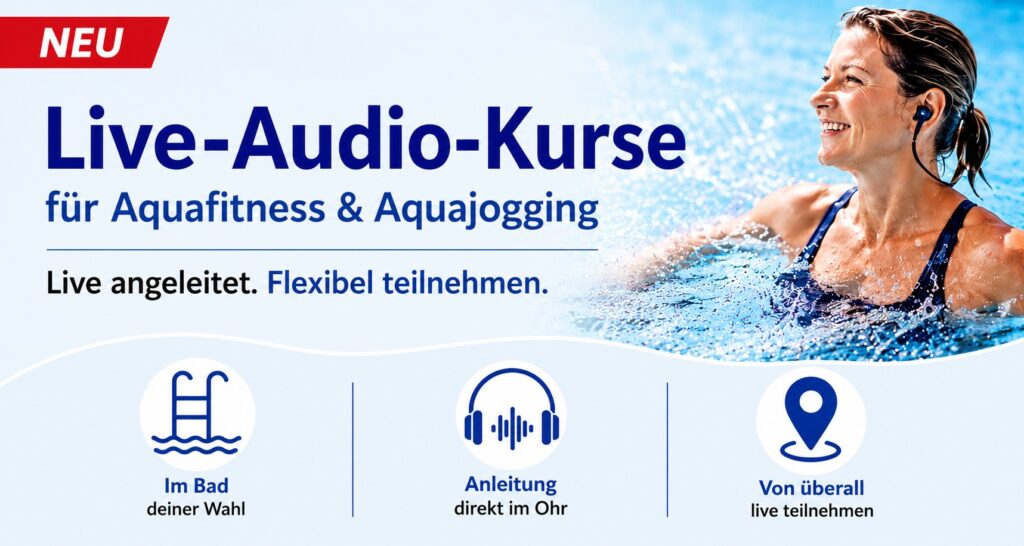 Das Bild dient als Headerbild für die Startseite. Im rechten Bildteil ist eine Frau mit Zopffrisur und einem Headset zu sehen Sie steht etwa schultertief im Wasser. Sie trägt einen blauen Badeanzug und lächelt. Links daneben steht oben in weißer Schrift auf rotem Hintergrund "NEU" darunter in blauer schrift "Live-Audio-Kurse für Aquafitness & Aquajogging" darunter ein Trennstrich, darunter "Live angeleitet. Flexibel teilnehmen". Im unteren Bildabschnitt sind drei Piktogramme zu sehen die für "Im Bad", "Anleitung im Ohr" und "Von überall teilnehmen" stehen.